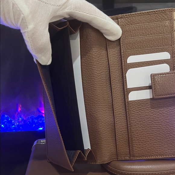 Gucci Beige and Brown Monogram Wallet - Picture 8 of 12